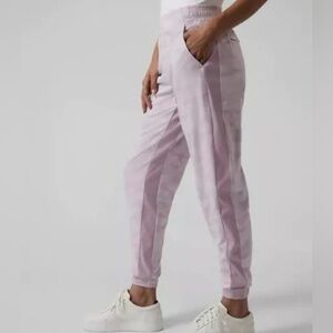 Athleta | Women's Brooklyn Lined Camo Jogger Size 6 / Camo Lux Shasta Purple